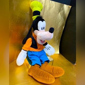 WALT DISNEY WORLD VTG GOOFY CHARACTER JUMBO SIZE 26” COLLECTIBLE  PLUSH